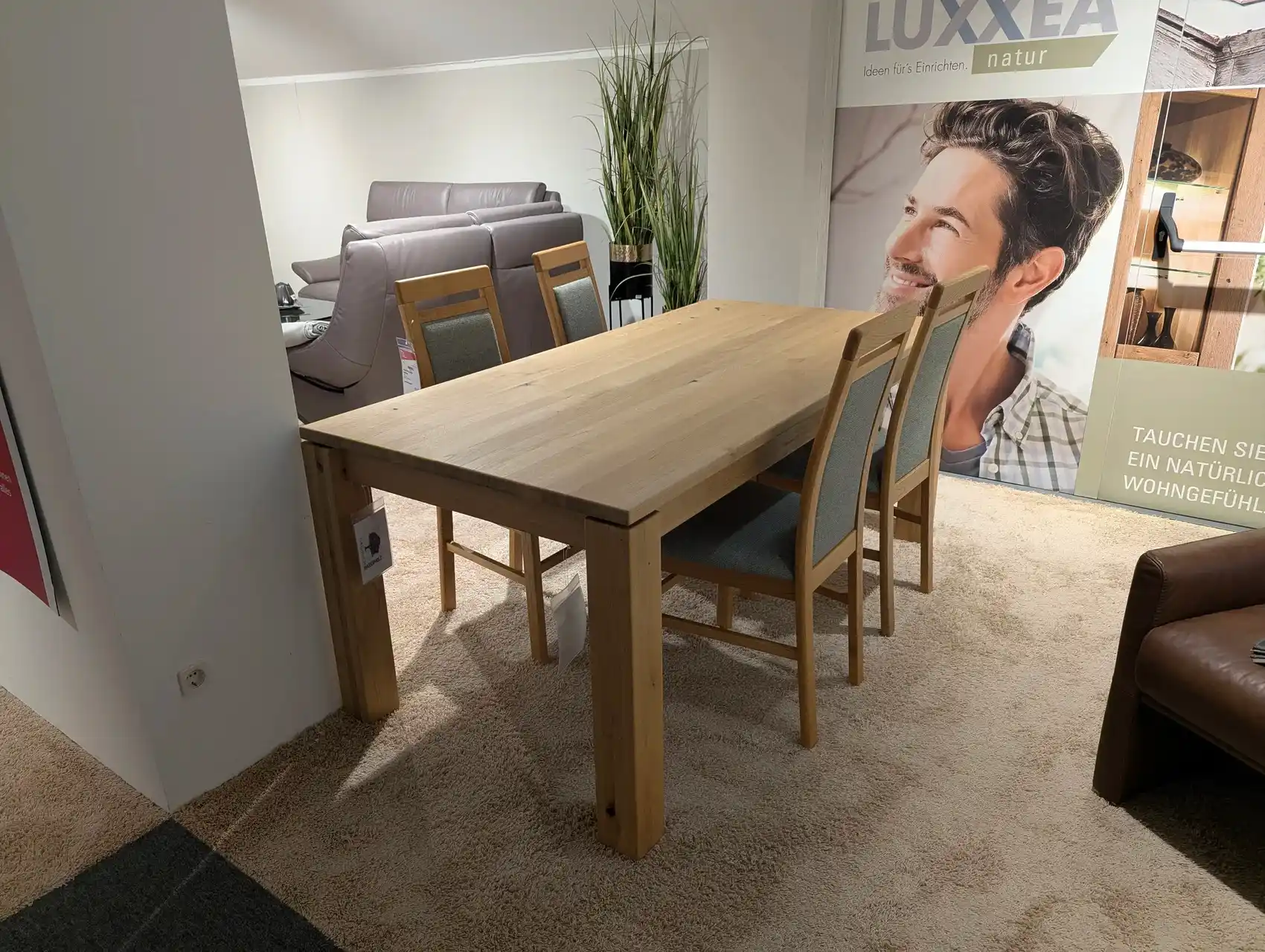 Esstisch aus rustikaler Asteiche