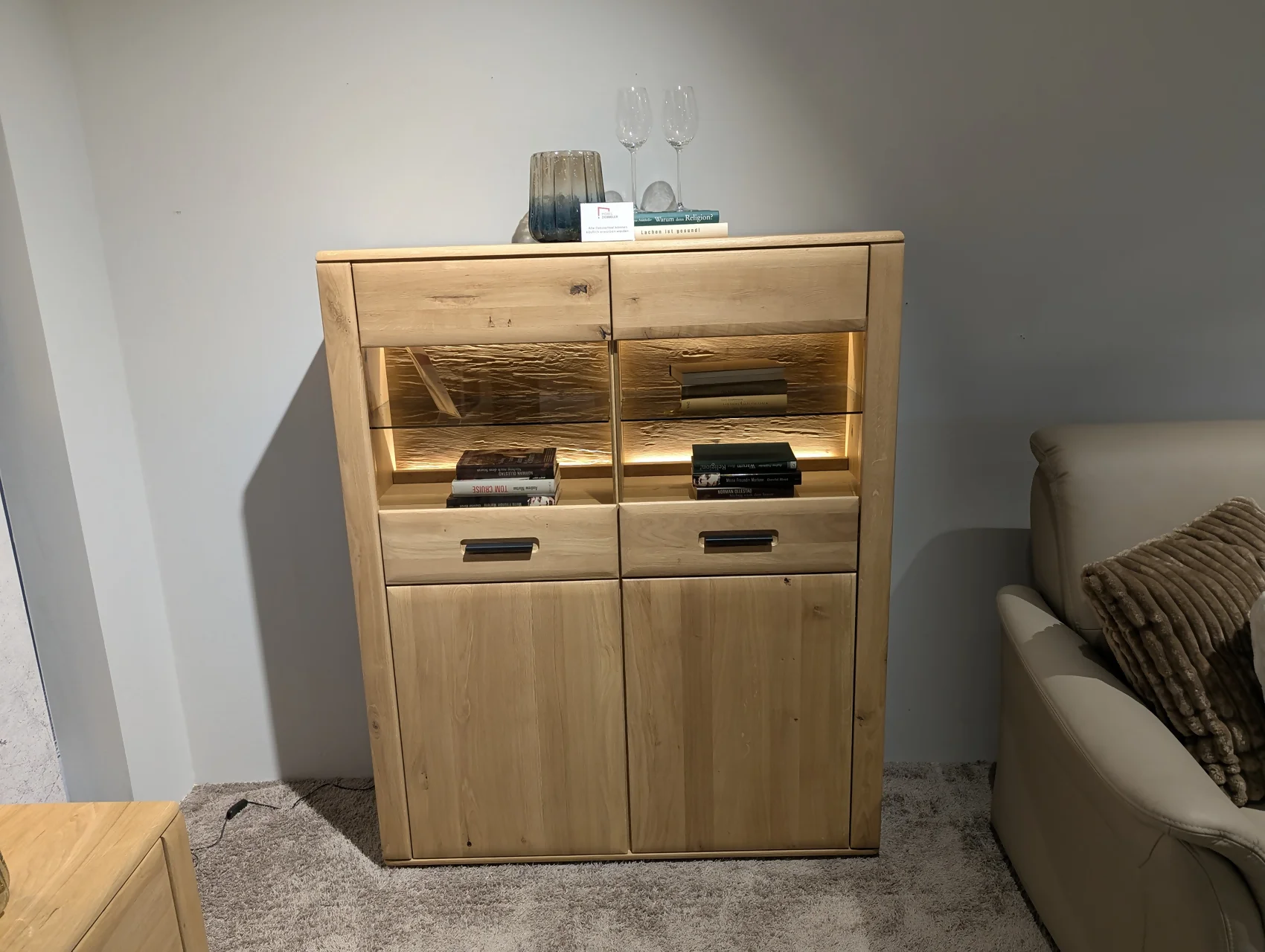 Highboard Ast/Balkeneiche mit Beleuchtung