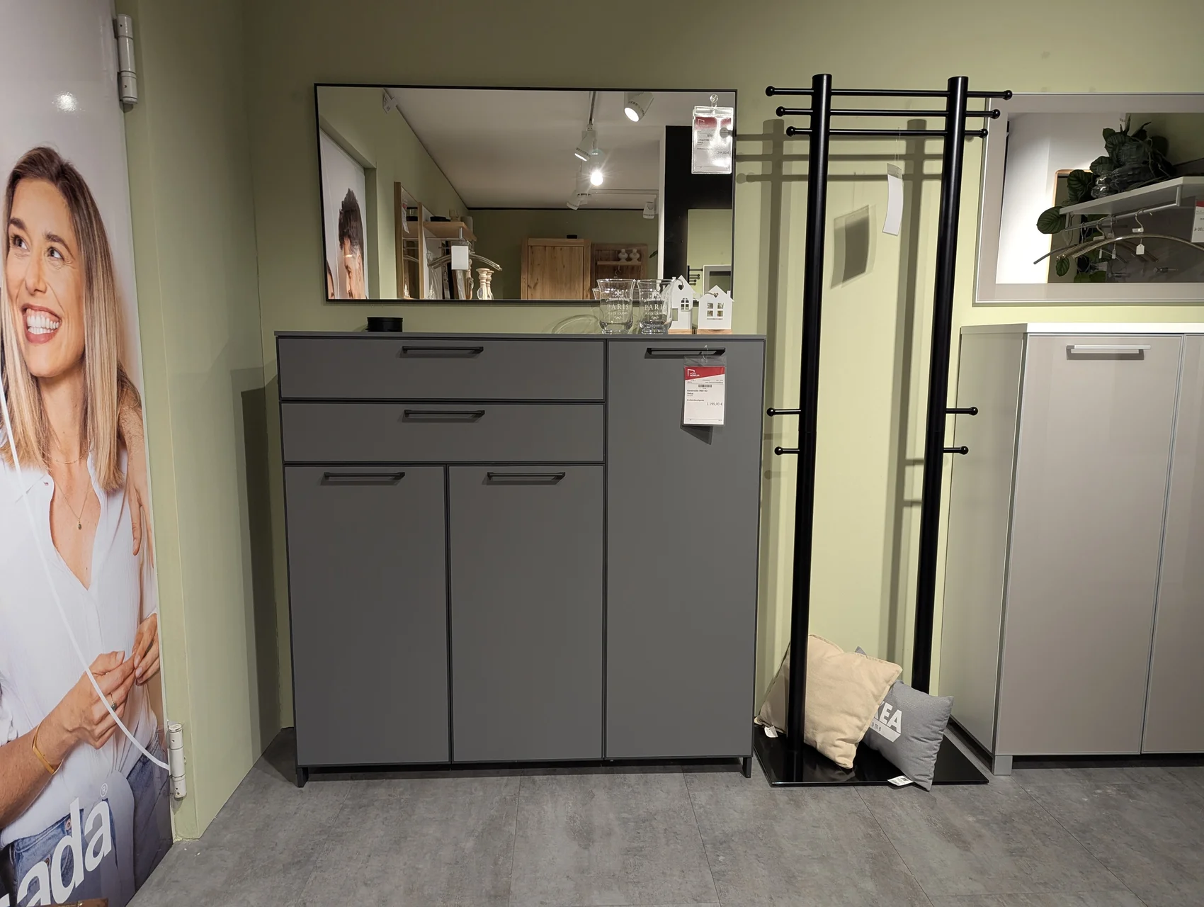 Moderne Garderobe in Grau & Anthrazit