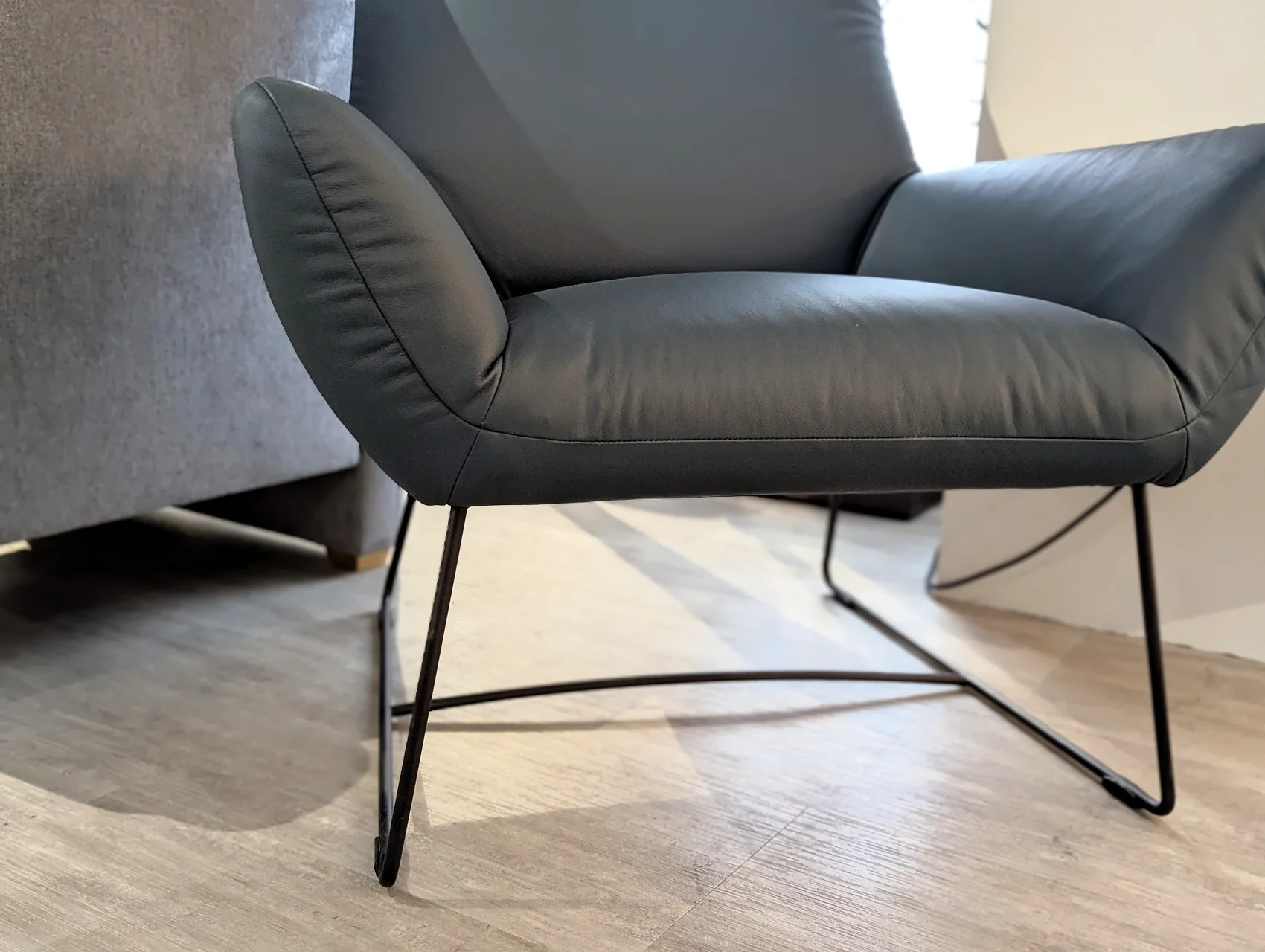 Gestell Ledersessel Fußgestell mit drahtfuß in schwarz matt