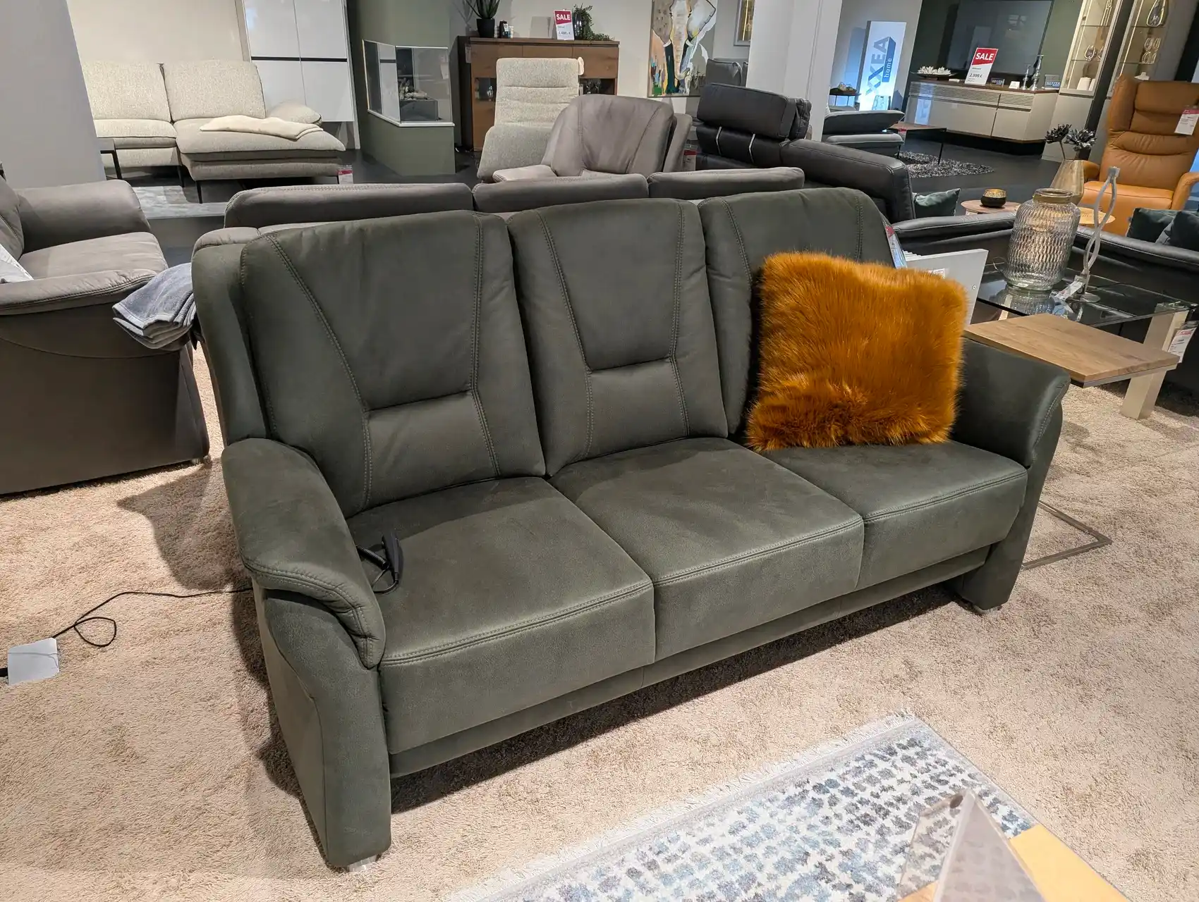 Sofa mit motorischer Vorziehbank