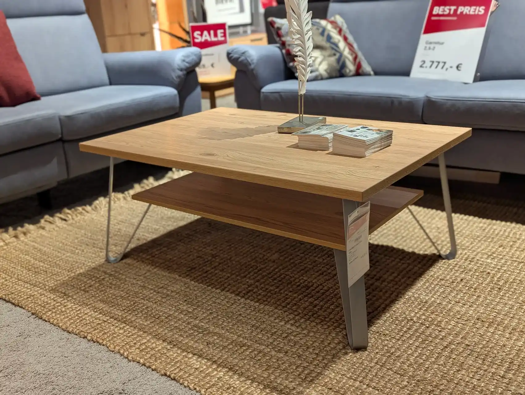 Couchtisch aus Risseiche mit Ablageboden Couchtisch aus Risseiche mit Ablageboden