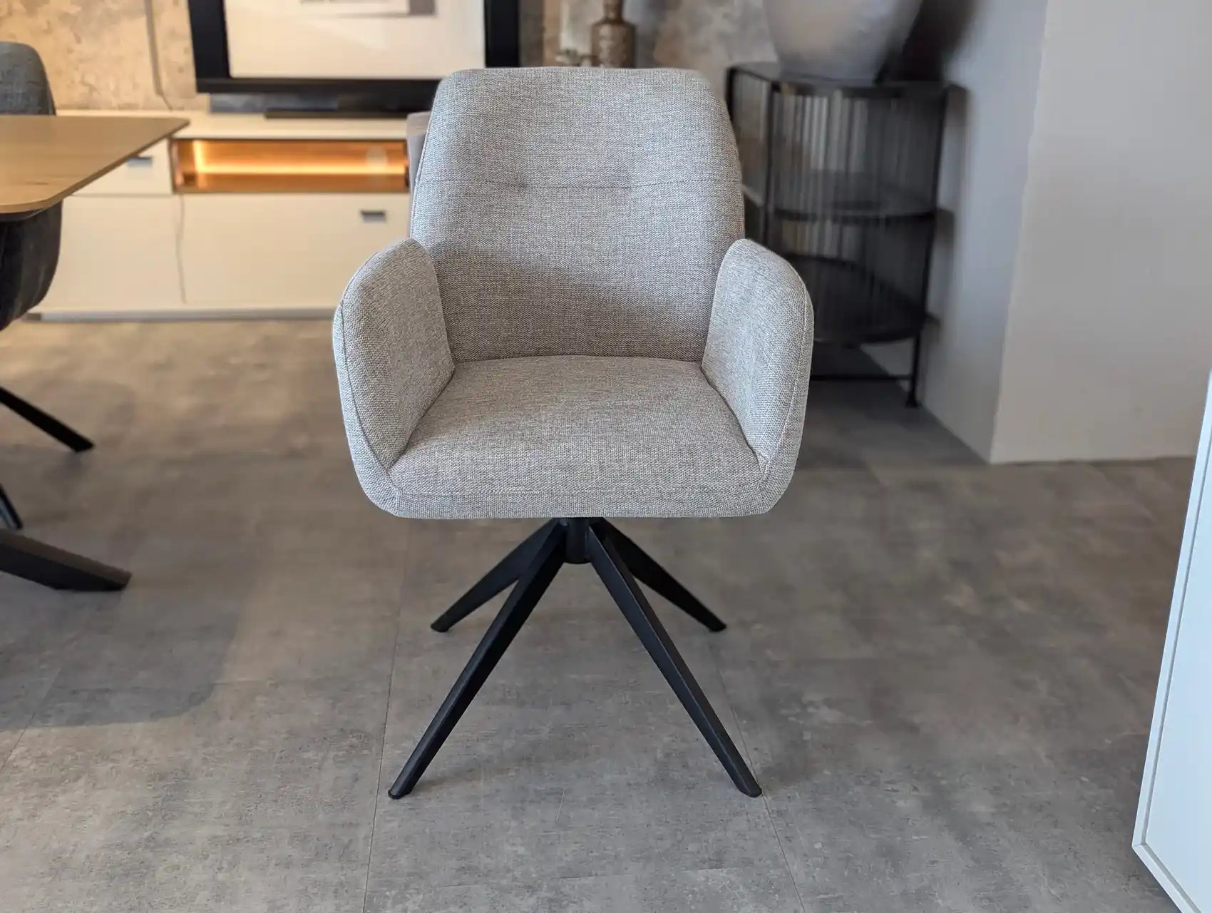 Stuhl mit Drehfunktion und Autoreturn